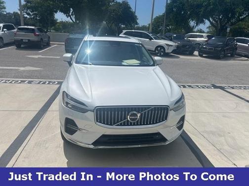 2023 Volvo XC60 Recharge Plug-In Hybrid T8 Plus Bright Theme