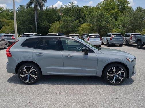 2025 Volvo XC60 B5 Ultra