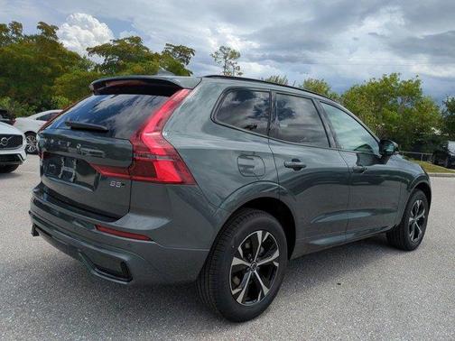 Forest Green 2026 Volvo XC60 B5 Core