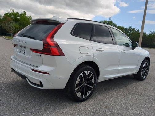 Crystal White 2026 Volvo XC60 B5 Plus