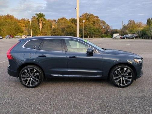 2023 Volvo XC60 B5 Ultimate Bright Theme