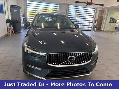 2023 Volvo XC60 B5 Ultimate Bright Theme