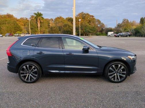 2023 Volvo XC60 B5 Ultimate Bright Theme