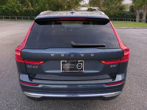 2023 Volvo XC60 B5 Ultimate Bright Theme