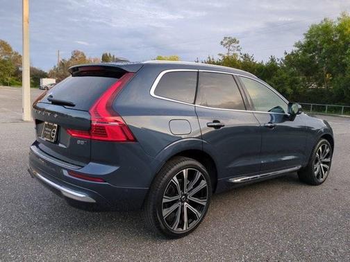 2023 Volvo XC60 B5 Ultimate Bright Theme