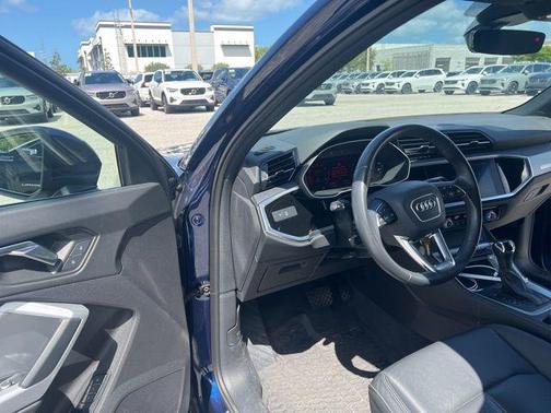 Navarra Blue Metallic 2022 Audi Q3 45 S line Premium