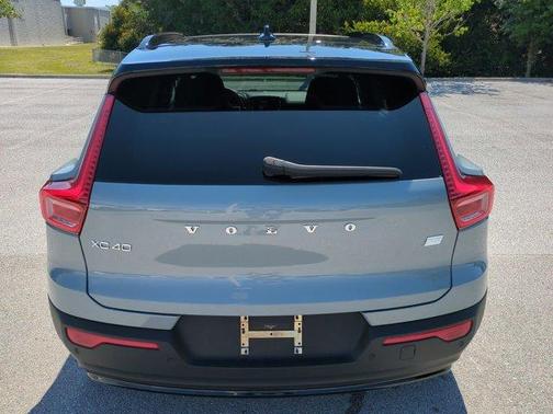 Metallic 2024 Volvo XC40 Recharge Pure Electric Twin Plus
