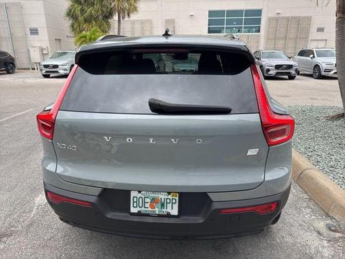 Metallic 2024 Volvo XC40 Recharge Pure Electric Twin Plus