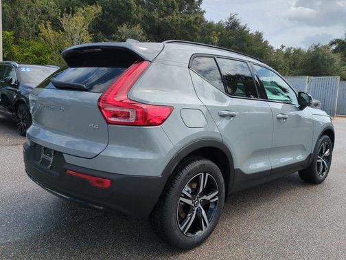 Metallic 2026 Volvo XC40 B4 Core
