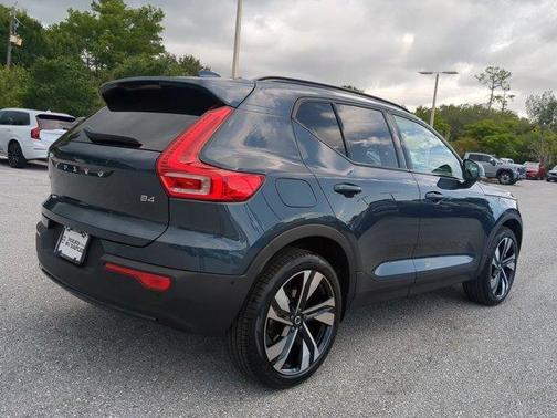 2026 Volvo XC40 B4 Plus
