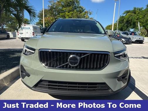 2023 Volvo XC40 B5 Plus Bright Theme