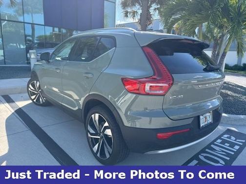 2023 Volvo XC40 B5 Plus Bright Theme