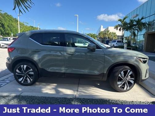 2023 Volvo XC40 B5 Plus Bright Theme