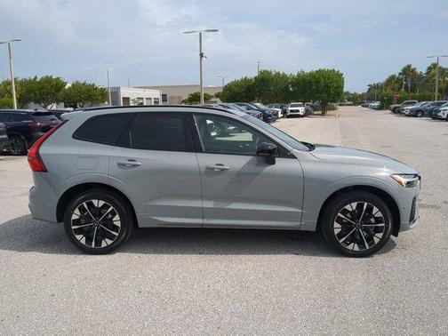 2026 Volvo XC60 PLUS