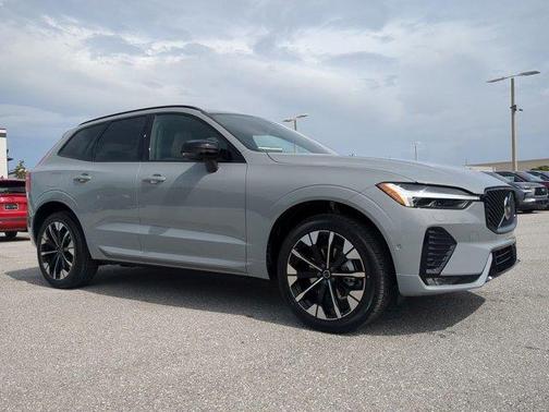 2026 Volvo XC60 PLUS