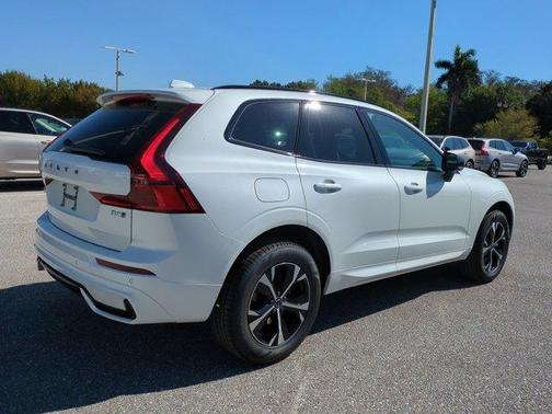 Crystal White Metallic 2026 Volvo XC60 B5 Core