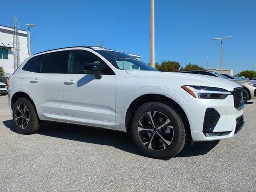 Crystal White Metallic 2026 Volvo XC60 B5 Core