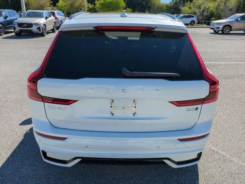 Crystal White Metallic 2026 Volvo XC60 B5 Core