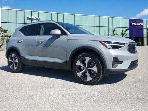 2025 Volvo XC40 B5 Core Bright Theme