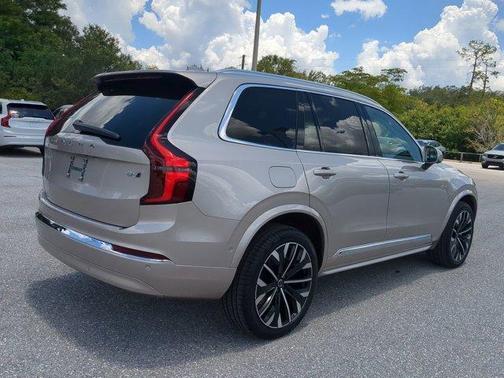 2026 Volvo XC90 PLUS