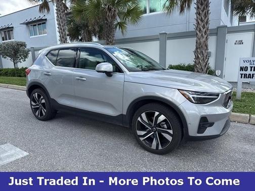 2023 Volvo XC40 B5 Ultimate Bright Theme