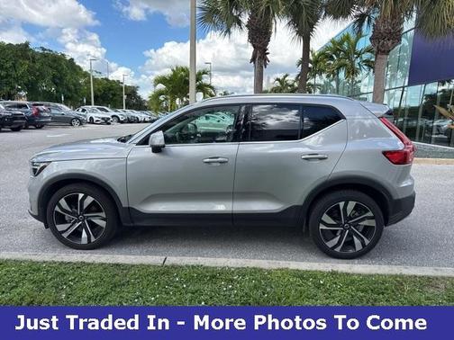 2023 Volvo XC40 B5 Ultimate Bright Theme