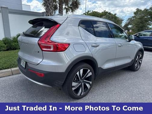 2023 Volvo XC40 B5 Ultimate Bright Theme