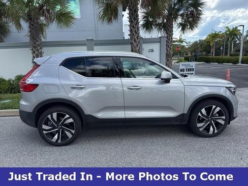 2023 Volvo XC40 B5 Ultimate Bright Theme