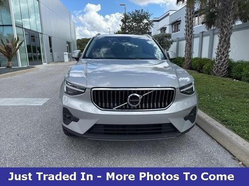 2023 Volvo XC40 B5 Ultimate Bright Theme