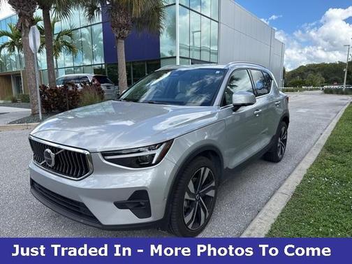 2023 Volvo XC40 B5 Ultimate Bright Theme