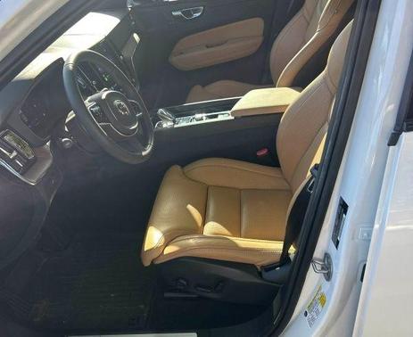 Crystal White Metallic 2024 Volvo XC60 B5 Ultimate Dark Theme