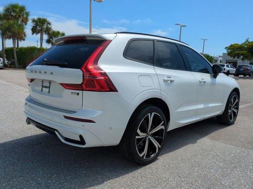 Crystal White Metallic 2024 Volvo XC60 B5 Ultimate Dark Theme