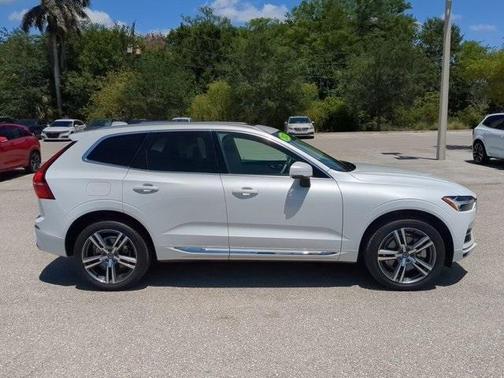 2021 Volvo XC60 Recharge Plug-In Hybrid T8 Inscription Expression