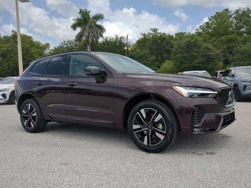 Mulberry Metallic 2026 Volvo XC60 B5 Core