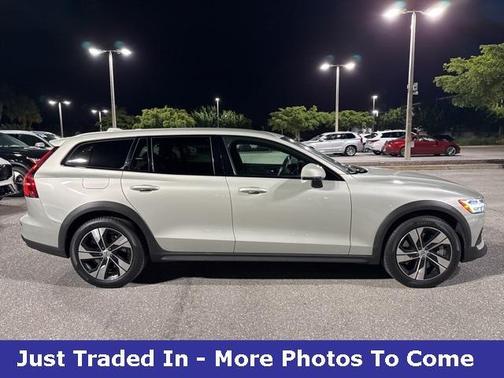 2020 Volvo V60 Cross Country T5