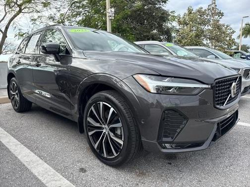 2023 Volvo XC60 B5 Ultimate Dark Theme