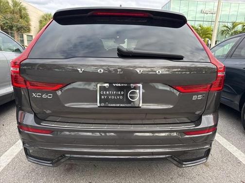 2023 Volvo XC60 B5 Ultimate Dark Theme