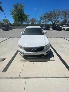 2019 Volvo XC40 T5 Momentum