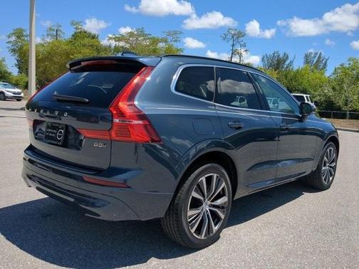2022 Volvo XC60 B5 Momentum