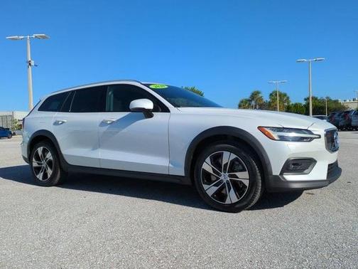 2020 Volvo V60 Cross Country T5