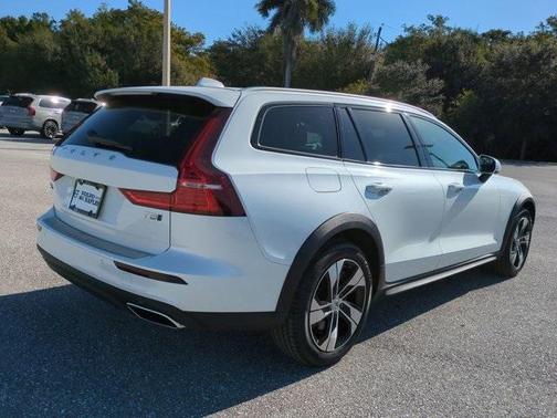 2020 Volvo V60 Cross Country T5