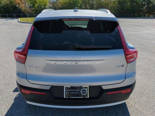 2023 Volvo XC40 B5 Ultimate Bright Theme