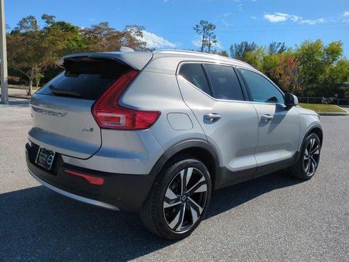 2023 Volvo XC40 B5 Ultimate Bright Theme