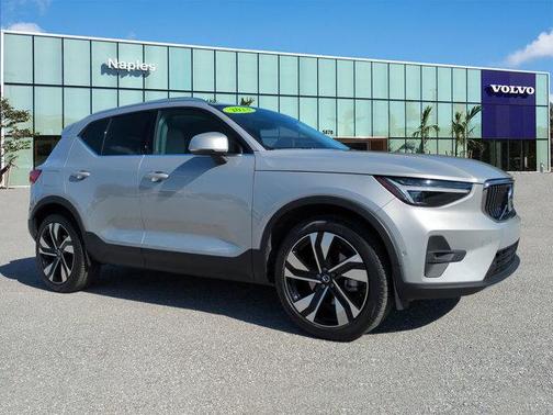 2023 Volvo XC40 B5 Ultimate Bright Theme