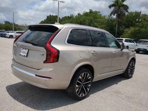 Bright 2026 Volvo XC90 B5 Core