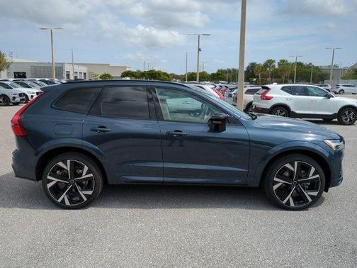 Denim Blue Metallic 2026 Volvo XC60 Plug-In Hybrid T8 Ultra
