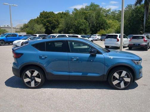 2024 Volvo C40 Recharge Pure Electric Twin Plus