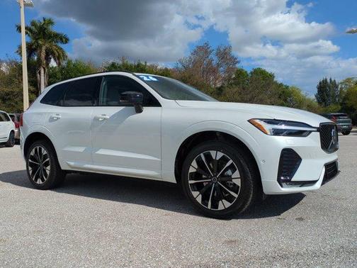 2026 Volvo XC60 B5 Plus