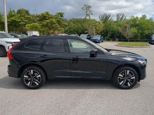 2026 Volvo XC60 PLUS