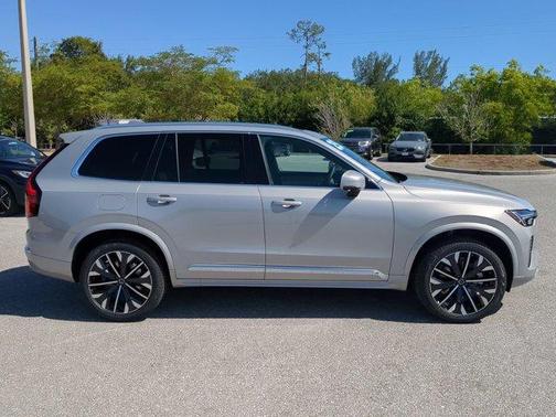 2025 Volvo XC90 B6 Core
